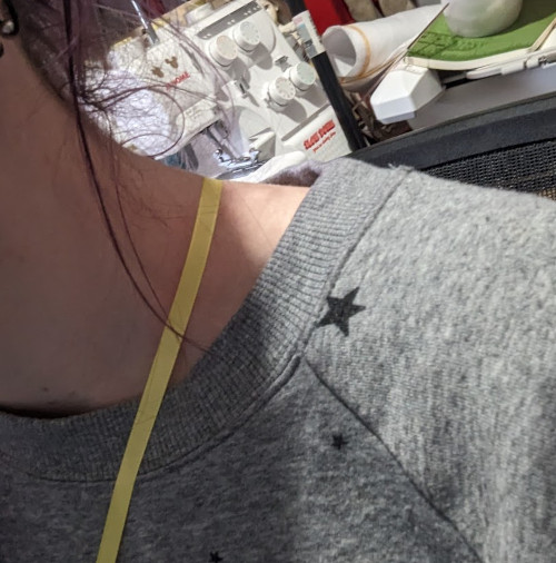 High point shoulder with ribbon